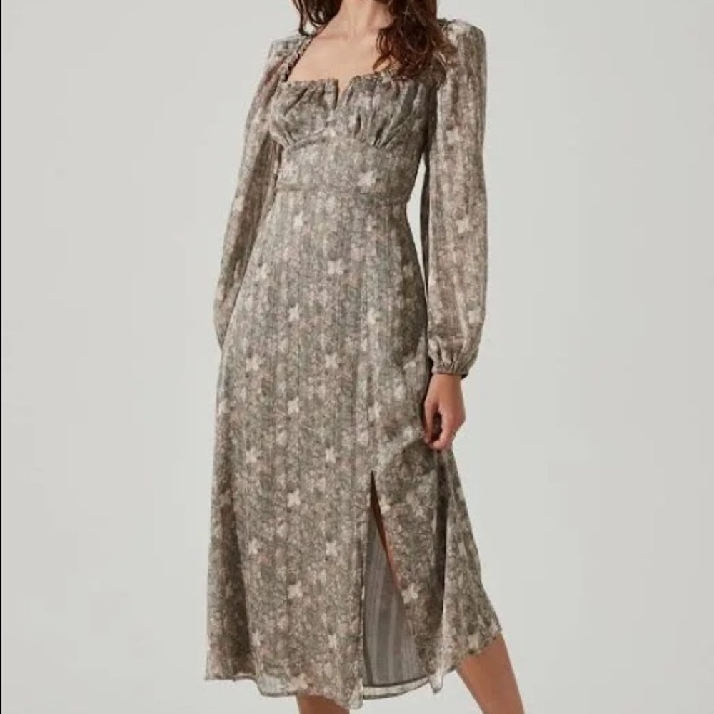 ASTR the Label Floral V Front Long Sleeve Midi Dress